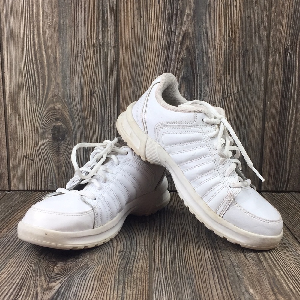 Nike (MOM Shoes)Women’s/Girls Leather Very Nice